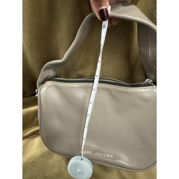 Marc Jacobs The Pushlock Mini Hobo Cement Soft Leather - Picture 7 of 10